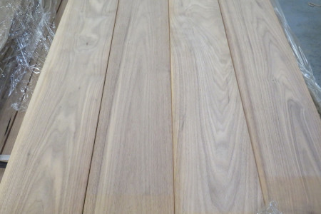 43m² Walnoot massief houten vloer 20x160mm