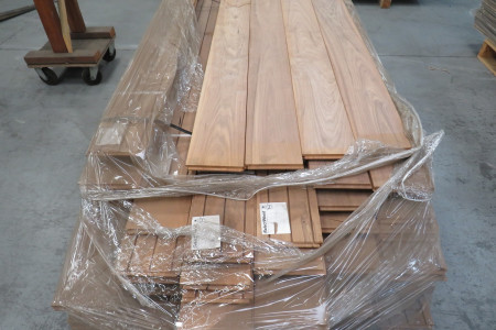 43m² Walnoot massief houten vloer 20x160mm