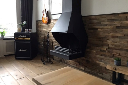 Lambrisering van hardhouten wandbekleding en Cabin oak Eikenhoutenvloer